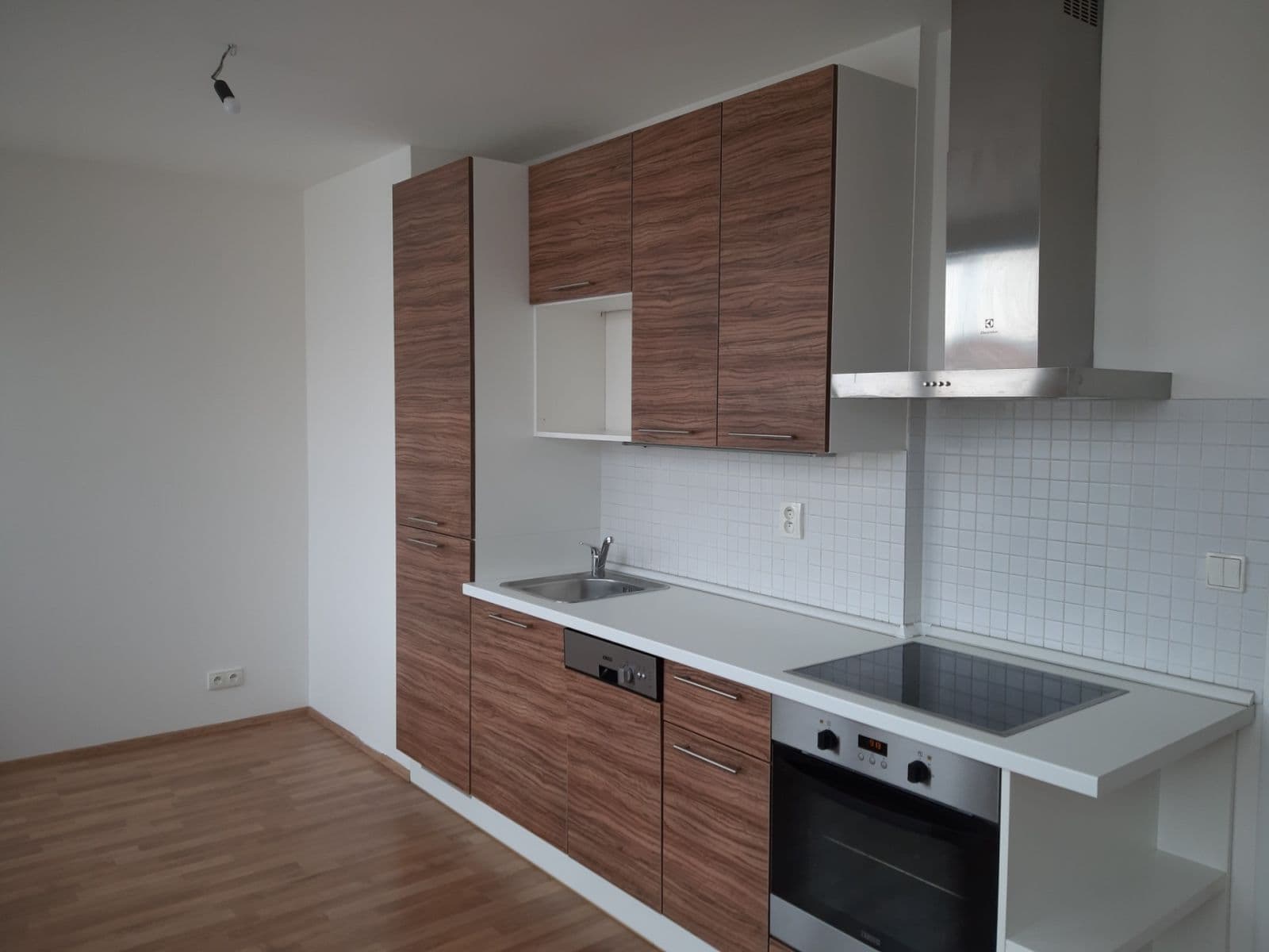 Studio flat to rent, 37 m², Drahobejlova, Prague, Prague Studio flat to rent, 37 m², Drahobejlova, Prague, Prague