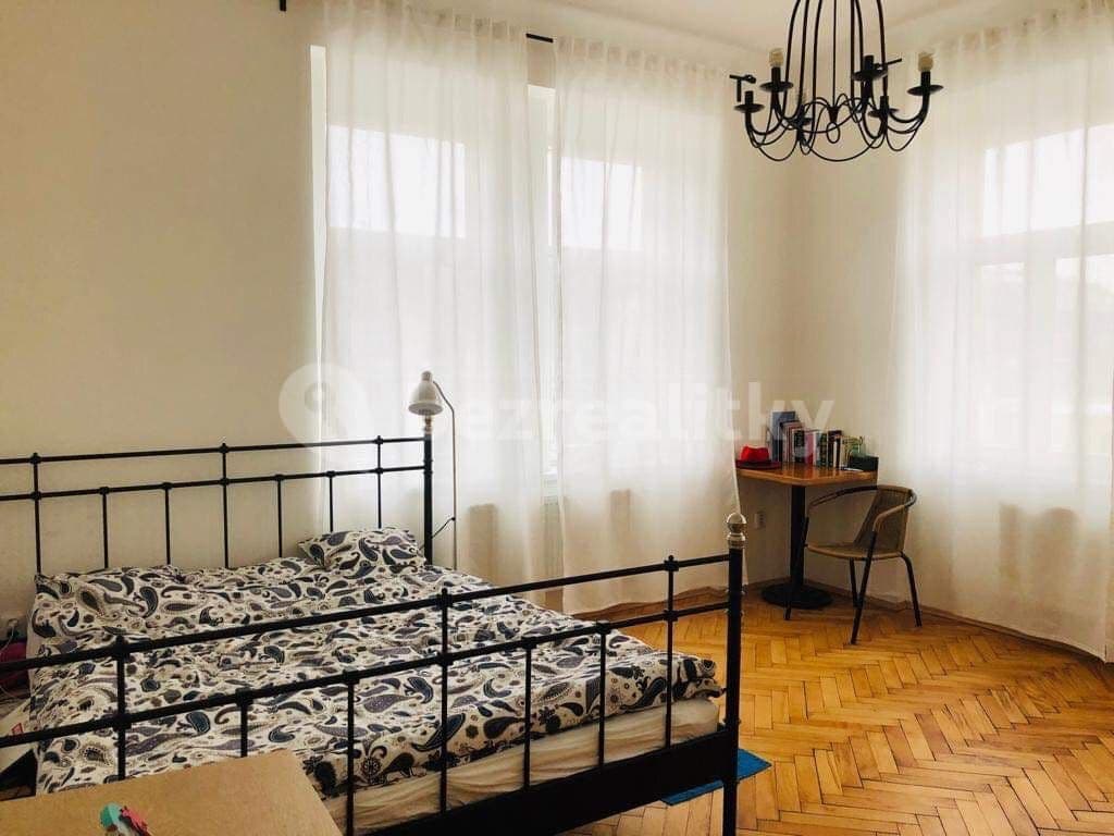 3 bedroom with open-plan kitchen flat to rent, 35 m², Pernerova, Prague, Prague 3 bedroom with open-plan kitchen flat to rent, 35 m², Pernerova, Prague, Prague