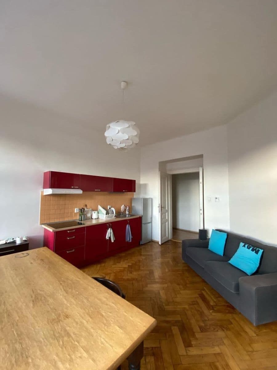 3 bedroom with open-plan kitchen flat to rent, 25 m², Pernerova, Prague, Prague 3 bedroom with open-plan kitchen flat to rent, 25 m², Pernerova, Prague, Prague