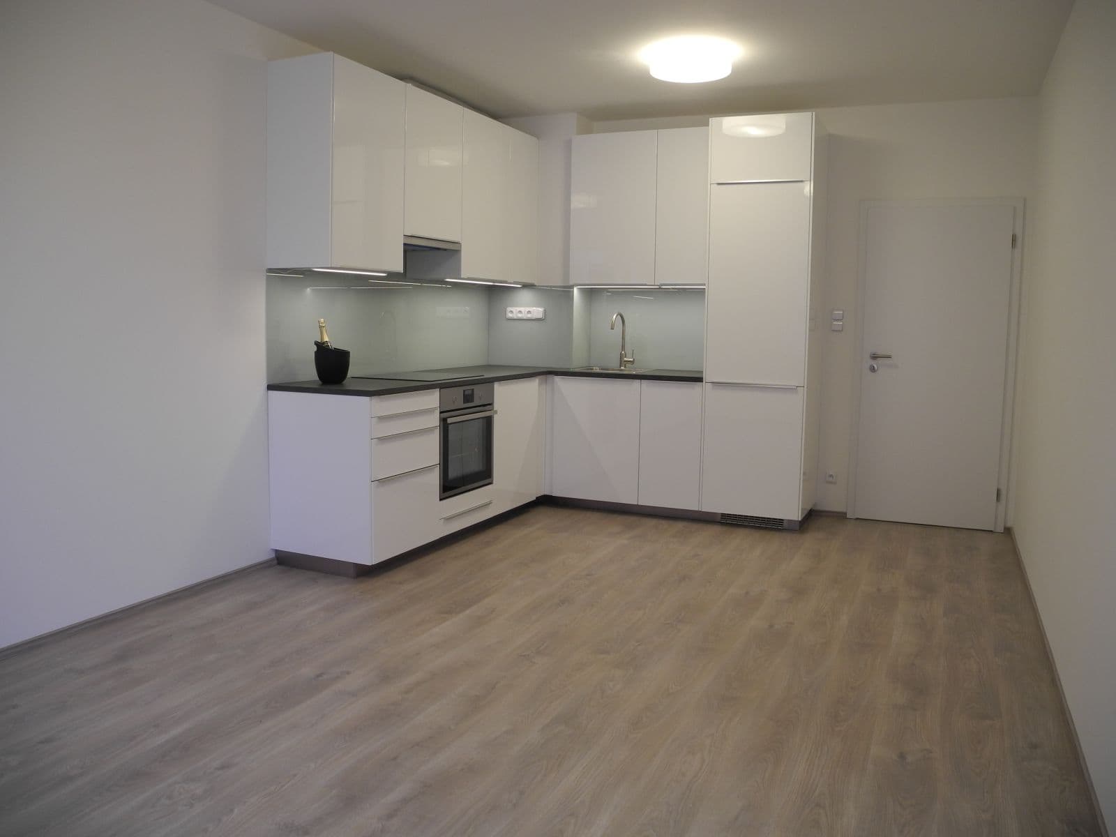 1 bedroom with open-plan kitchen flat to rent, 50 m², Padovská, Prague, Prague 1 bedroom with open-plan kitchen flat to rent, 50 m², Padovská, Prague, Prague