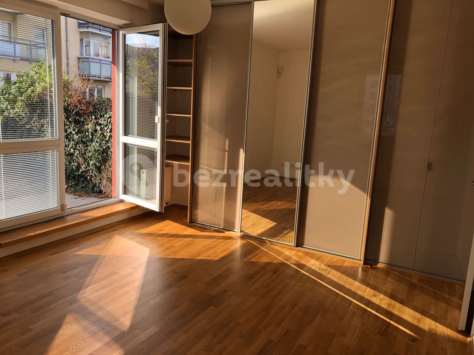 2 bedroom with open-plan kitchen flat to rent, 95 m², U Včely, Prague, Prague 2 bedroom with open-plan kitchen flat to rent, 95 m², U Včely, Prague, Prague