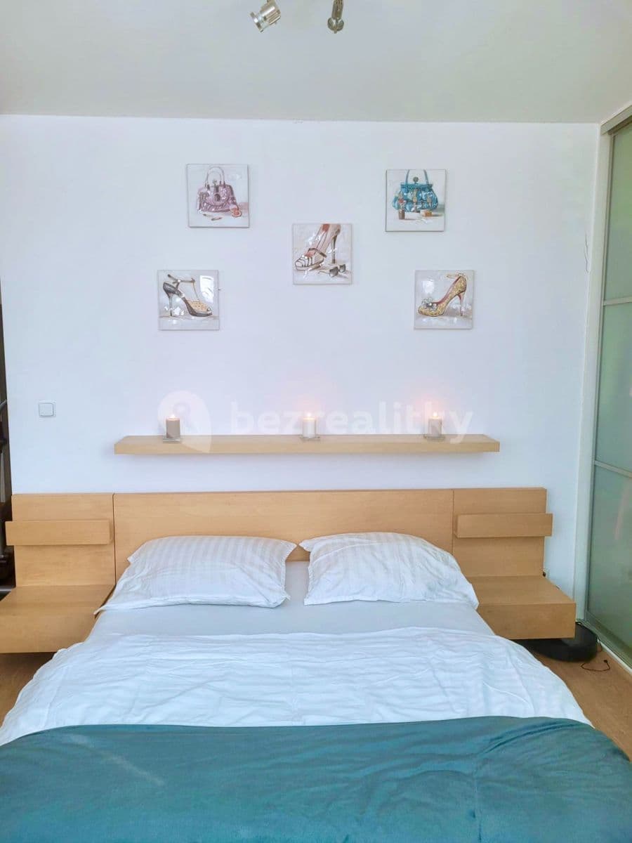 1 bedroom with open-plan kitchen flat to rent, 41 m², Mattioliho, Prague, Prague 1 bedroom with open-plan kitchen flat to rent, 41 m², Mattioliho, Prague, Prague