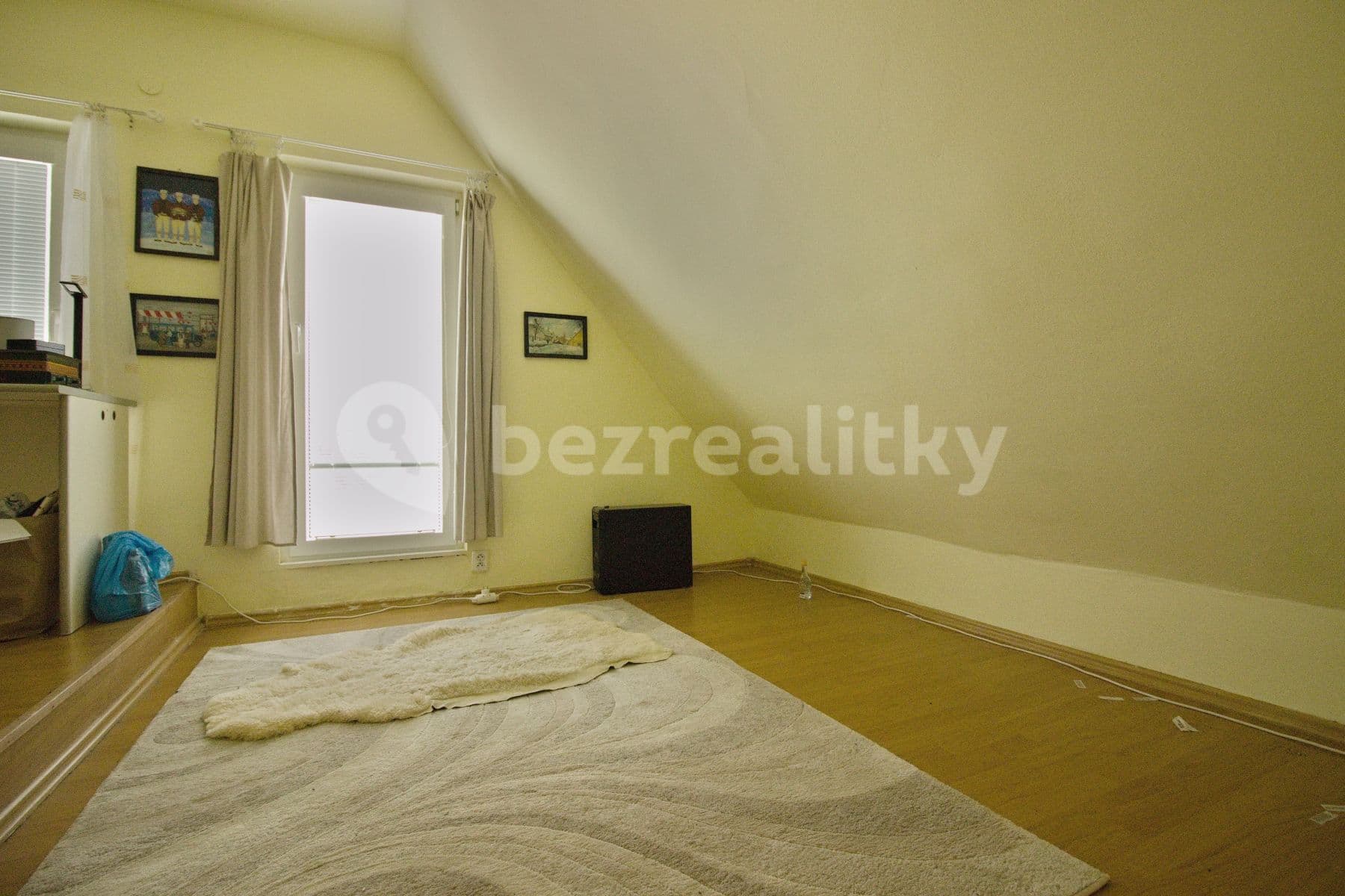 5 bedroom flat to rent, 10 m², U Schodů, Prague, Prague