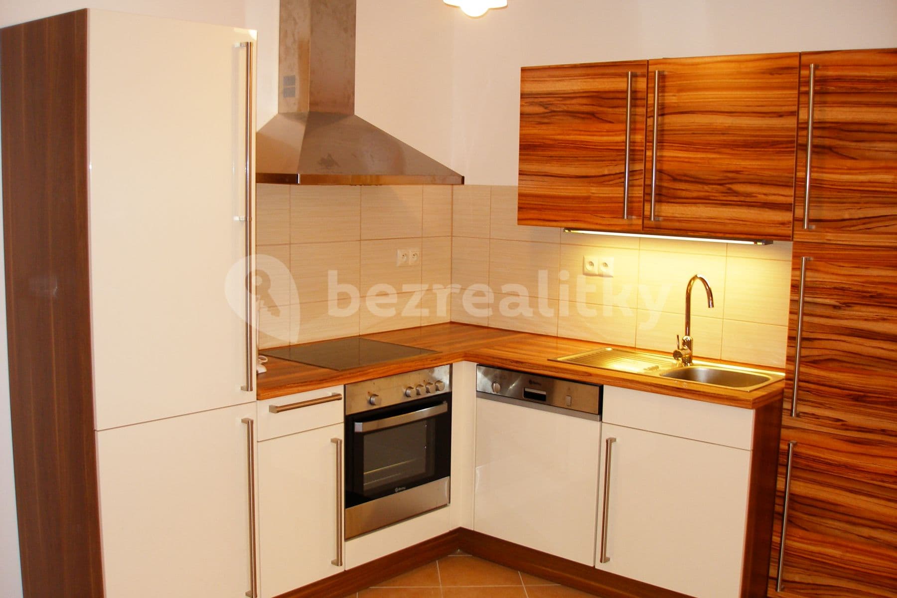 2 bedroom with open-plan kitchen flat to rent, 106 m², Otradovická, Prague, Prague 2 bedroom with open-plan kitchen flat to rent, 106 m², Otradovická, Prague, Prague