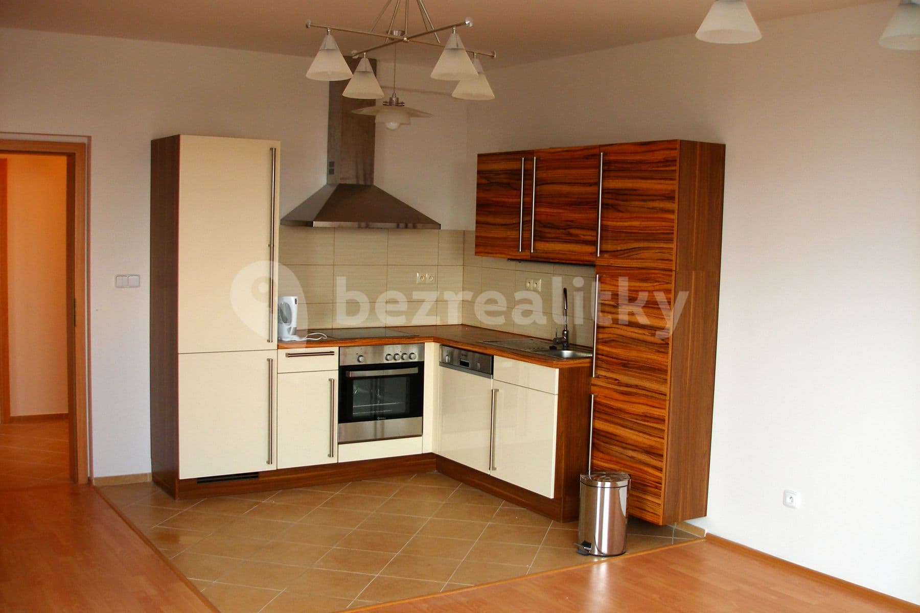 2 bedroom with open-plan kitchen flat to rent, 106 m², Otradovická, Prague, Prague 2 bedroom with open-plan kitchen flat to rent, 106 m², Otradovická, Prague, Prague