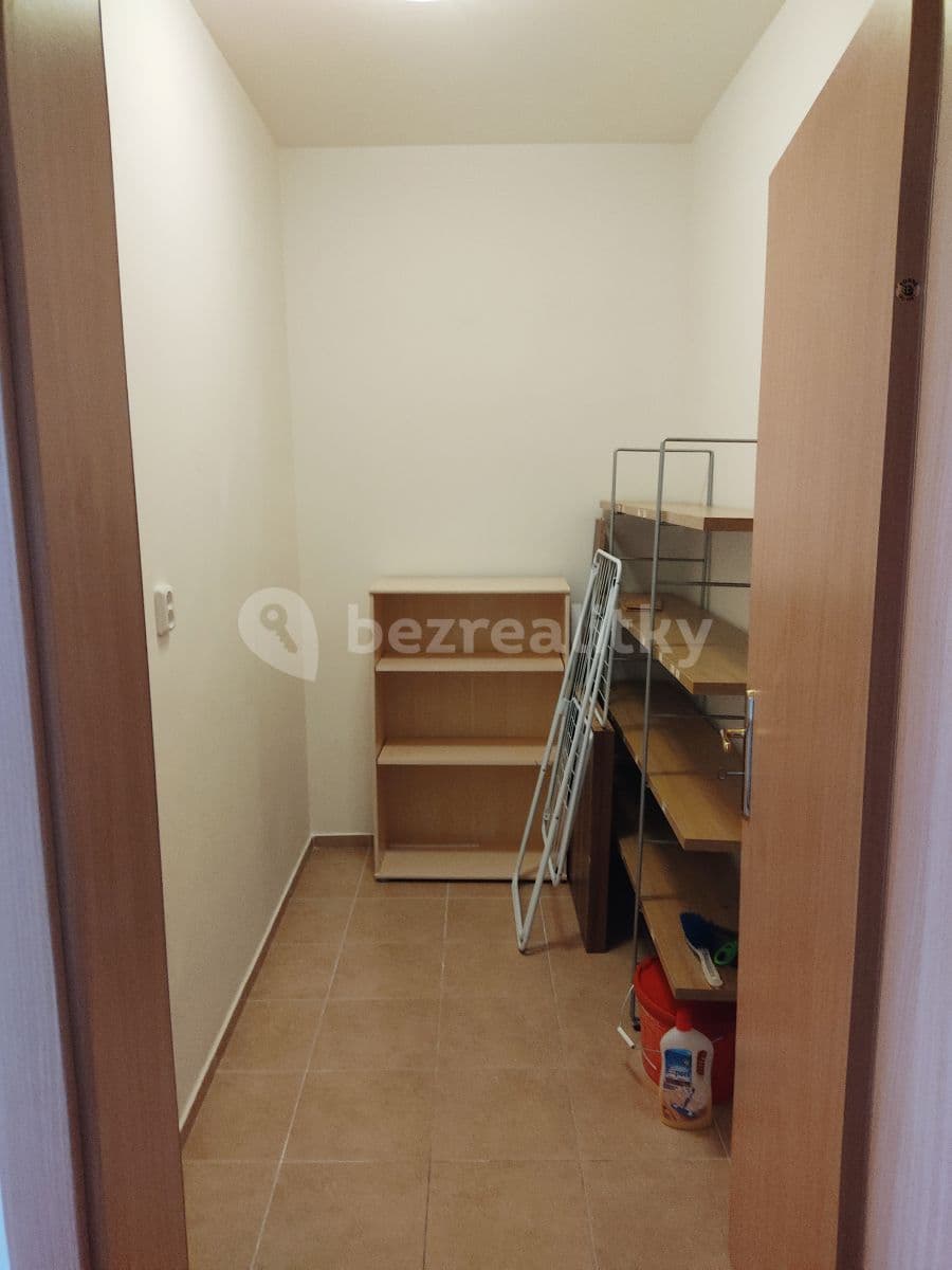 2 bedroom with open-plan kitchen flat to rent, 106 m², Otradovická, Prague, Prague 2 bedroom with open-plan kitchen flat to rent, 106 m², Otradovická, Prague, Prague