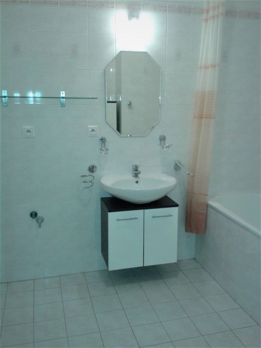 1 bedroom with open-plan kitchen flat to rent, 53 m², Zlonická, Prague, Prague 1 bedroom with open-plan kitchen flat to rent, 53 m², Zlonická, Prague, Prague