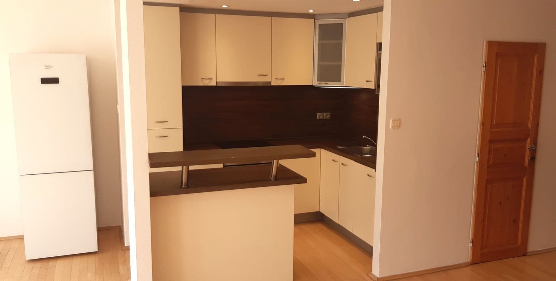 2 bedroom with open-plan kitchen flat to rent, 77 m², Ke Dvoru, Prague, Prague 2 bedroom with open-plan kitchen flat to rent, 77 m², Ke Dvoru, Prague, Prague