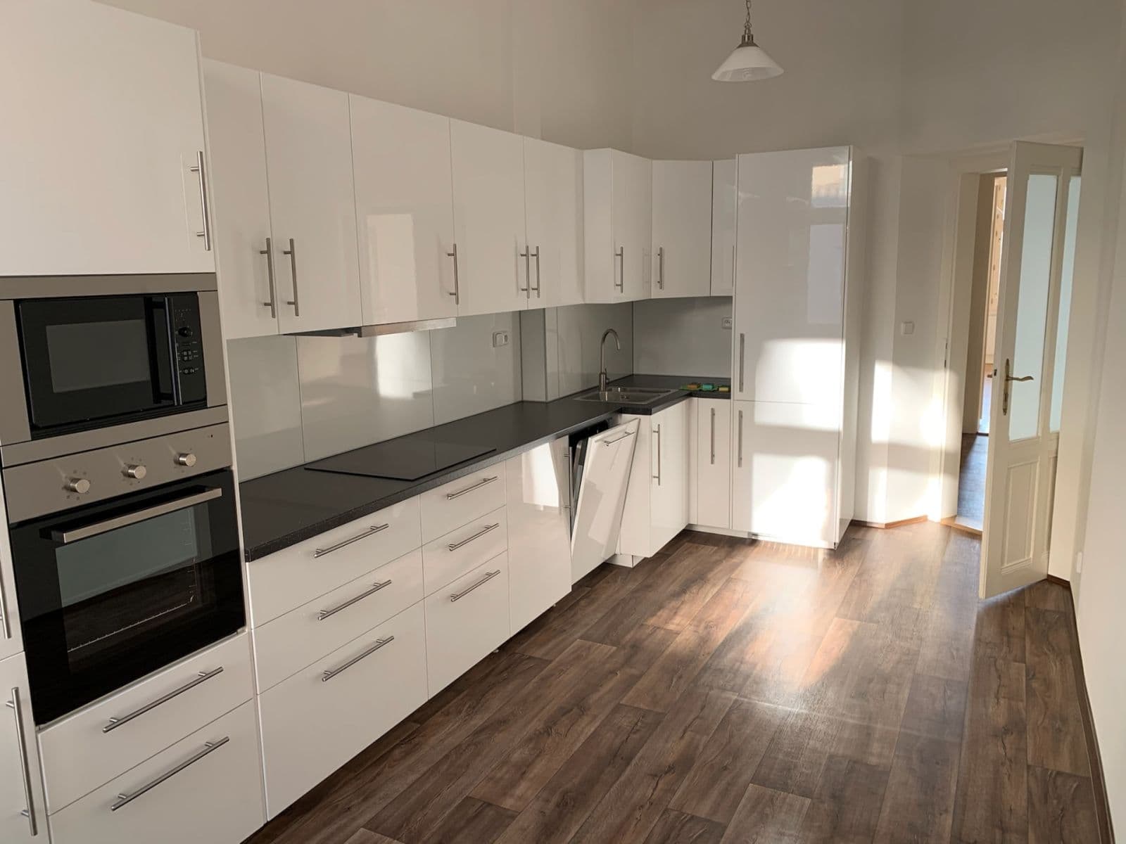 3 bedroom flat to rent, 120 m², U Havlíčkových sadů, Prague, Prague 3 bedroom flat to rent, 120 m², U Havlíčkových sadů, Prague, Prague