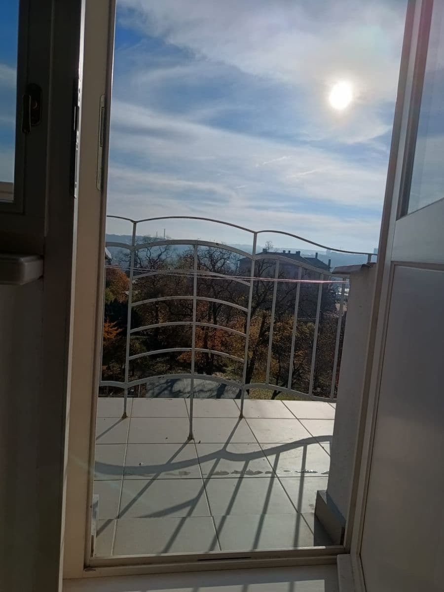 3 bedroom flat to rent, 120 m², U Havlíčkových sadů, Prague, Prague 3 bedroom flat to rent, 120 m², U Havlíčkových sadů, Prague, Prague