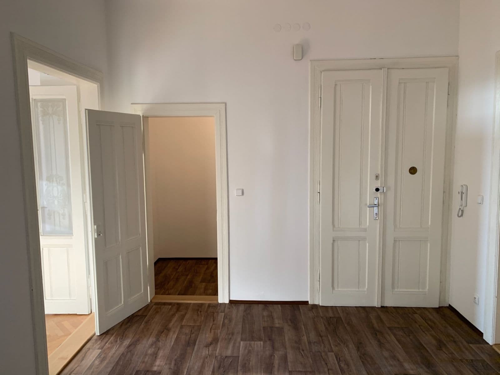 3 bedroom flat to rent, 120 m², U Havlíčkových sadů, Prague, Prague 3 bedroom flat to rent, 120 m², U Havlíčkových sadů, Prague, Prague