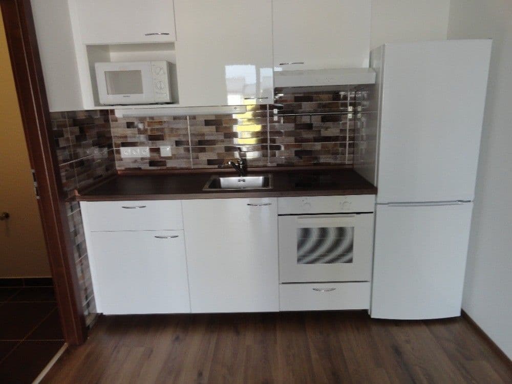 1 bedroom with open-plan kitchen flat to rent, 44 m², ulice Generála Selnera, Kladno, Středočeský Region 1 bedroom with open-plan kitchen flat to rent, 44 m², ulice Generála Selnera, Kladno, Středočeský Region