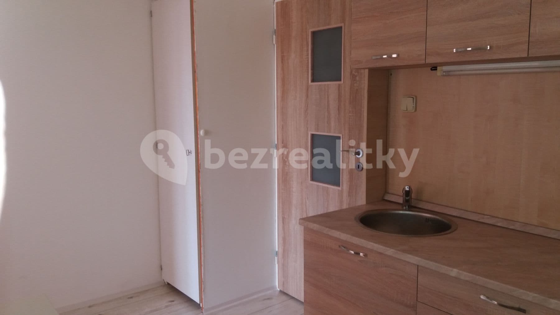 Studio flat to rent, 33 m², náměstí Přátelství, Tábor, Jihočeský Region Studio flat to rent, 33 m², náměstí Přátelství, Tábor, Jihočeský Region