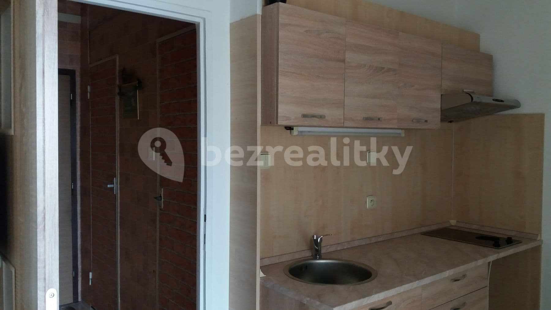 Studio flat to rent, 33 m², náměstí Přátelství, Tábor, Jihočeský Region Studio flat to rent, 33 m², náměstí Přátelství, Tábor, Jihočeský Region
