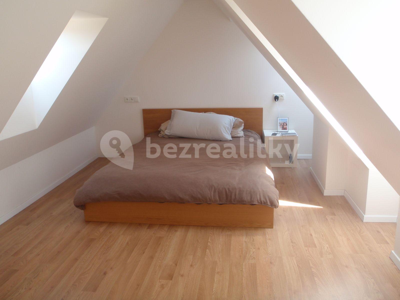 2 bedroom with open-plan kitchen flat to rent, 92 m², U Lužického semináře, Prague, Prague