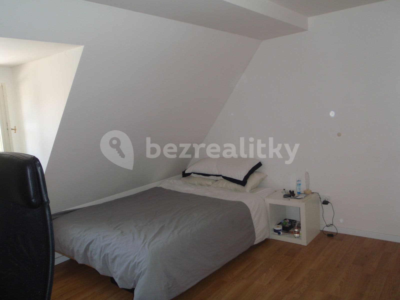 2 bedroom with open-plan kitchen flat to rent, 92 m², U Lužického semináře, Prague, Prague