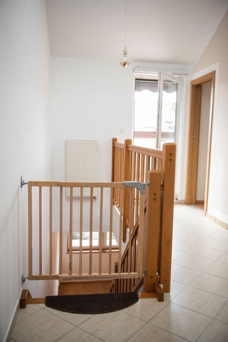 2 bedroom with open-plan kitchen flat to rent, 97 m², Velvarská, Horoměřice, Středočeský Region 2 bedroom with open-plan kitchen flat to rent, 97 m², Velvarská, Horoměřice, Středočeský Region