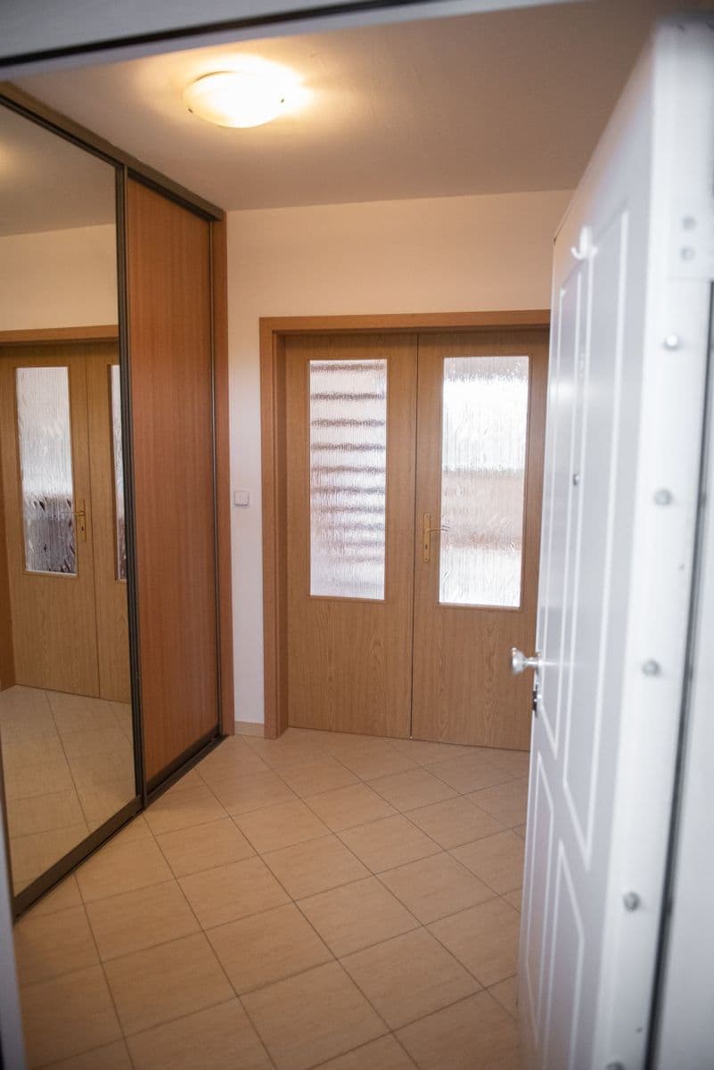 2 bedroom with open-plan kitchen flat to rent, 97 m², Velvarská, Horoměřice, Středočeský Region 2 bedroom with open-plan kitchen flat to rent, 97 m², Velvarská, Horoměřice, Středočeský Region