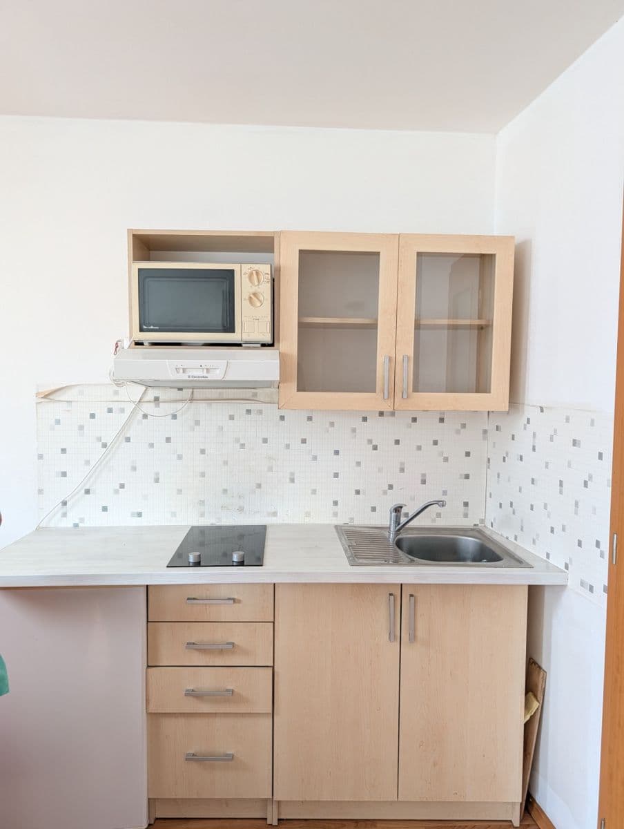Studio flat to rent, 25 m², Pivoňkova, Brno, Jihomoravský Region Studio flat to rent, 25 m², Pivoňkova, Brno, Jihomoravský Region