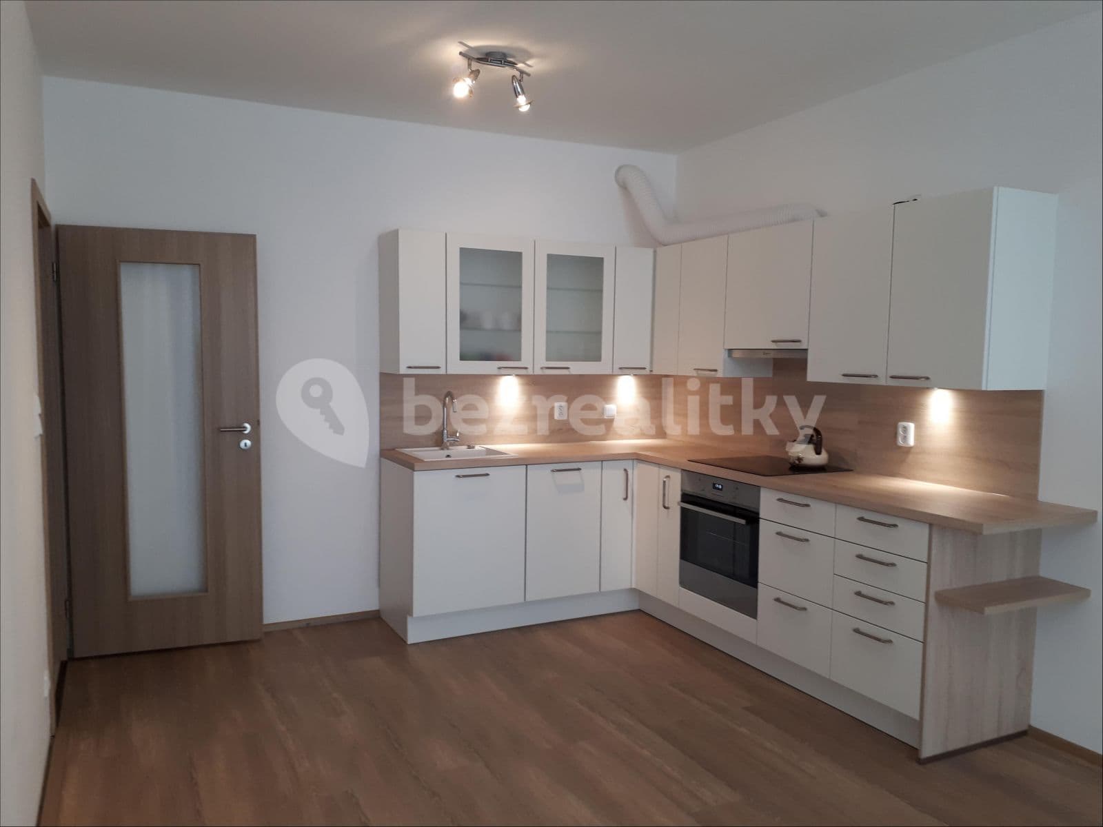 1 bedroom with open-plan kitchen flat to rent, 54 m², Kardausova, Prague, Prague 1 bedroom with open-plan kitchen flat to rent, 54 m², Kardausova, Prague, Prague