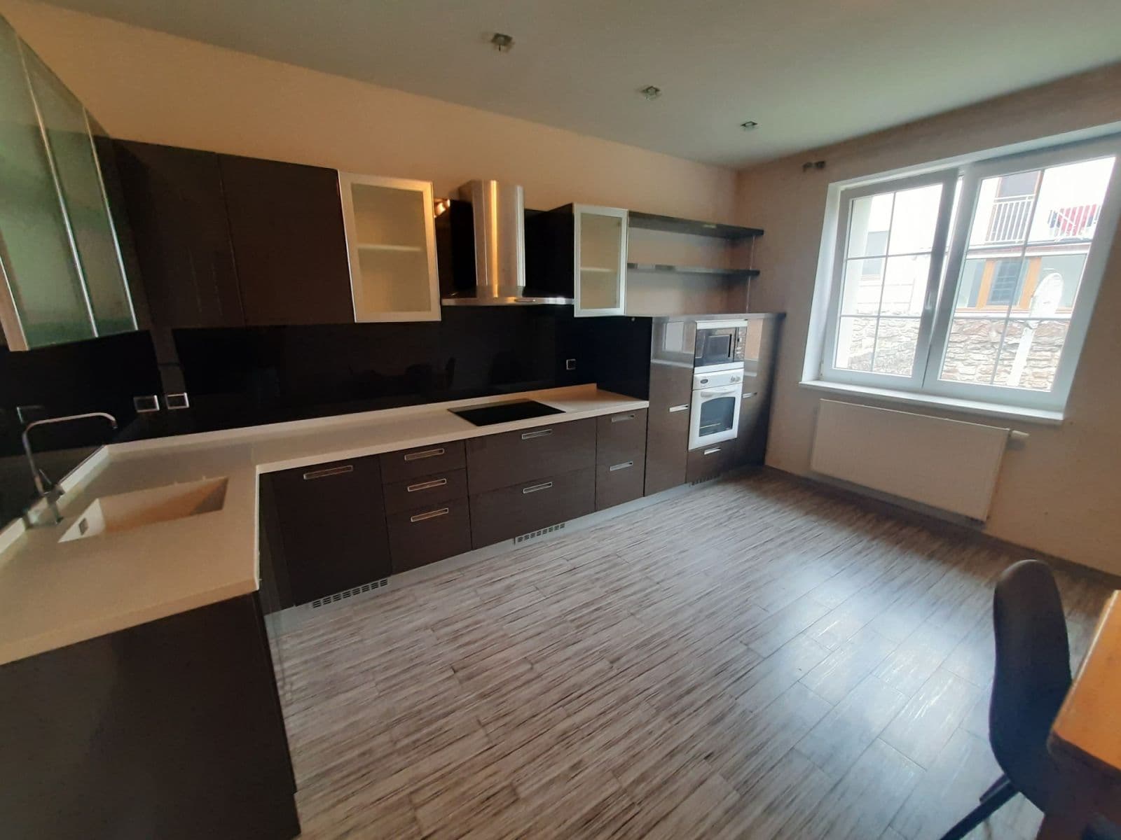 3 bedroom with open-plan kitchen flat to rent, 97 m², Přemyšlenská, Prague, Prague 3 bedroom with open-plan kitchen flat to rent, 97 m², Přemyšlenská, Prague, Prague