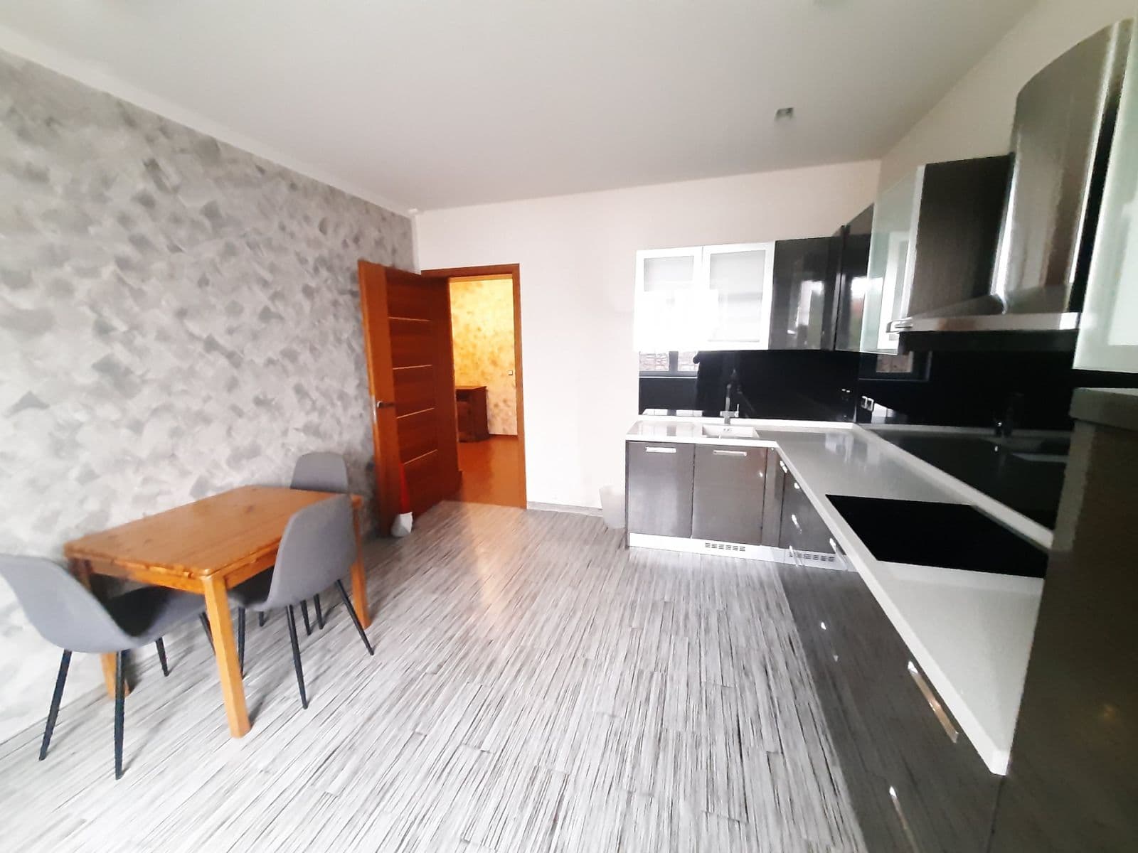 3 bedroom with open-plan kitchen flat to rent, 97 m², Přemyšlenská, Prague, Prague 3 bedroom with open-plan kitchen flat to rent, 97 m², Přemyšlenská, Prague, Prague