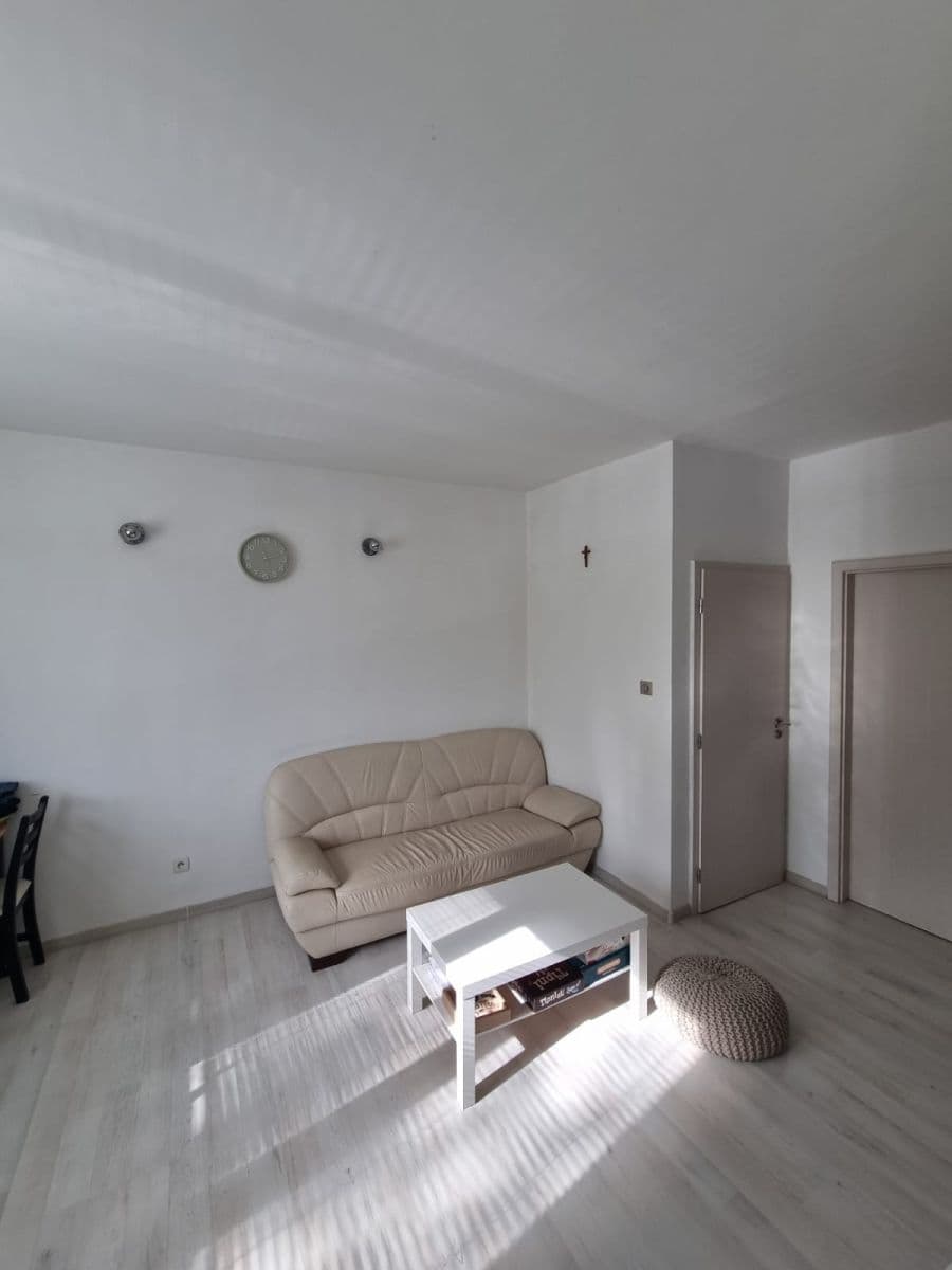 1 bedroom with open-plan kitchen flat to rent, 56 m², Resslova, Ostrava, Moravskoslezský Region 1 bedroom with open-plan kitchen flat to rent, 56 m², Resslova, Ostrava, Moravskoslezský Region