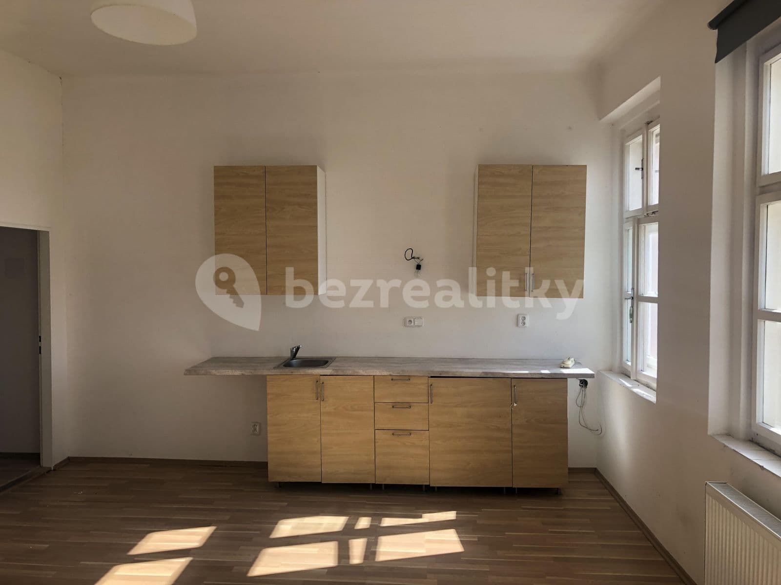 Studio flat to rent, 44 m², U Pekařky, Prague, Prague