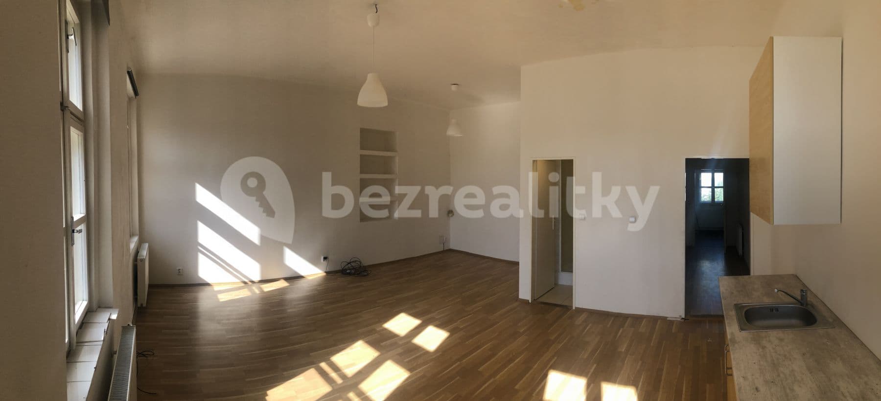 Studio flat to rent, 44 m², U Pekařky, Prague, Prague