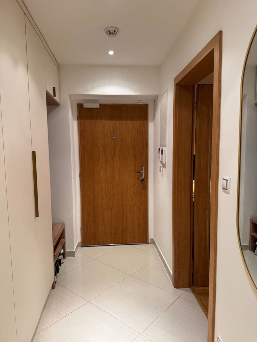 Studio flat to rent, 39 m², Vojenova, Prague, Prague Studio flat to rent, 39 m², Vojenova, Prague, Prague