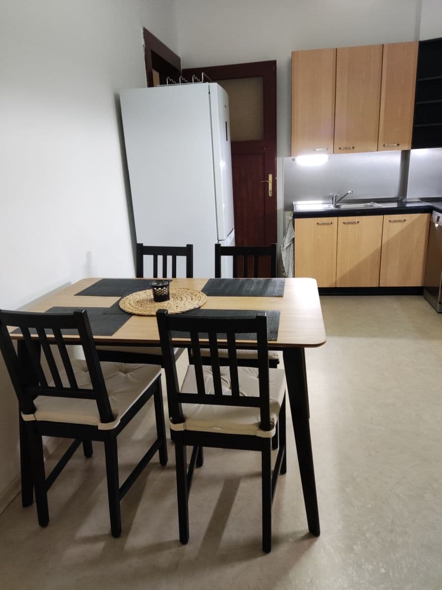 2 bedroom flat to rent, 66 m², Jeseniova, Prague, Prague 2 bedroom flat to rent, 66 m², Jeseniova, Prague, Prague