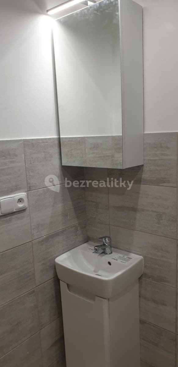 Small studio flat to rent, 23 m², U Porcelánky, Chodov, Karlovarský Region Small studio flat to rent, 23 m², U Porcelánky, Chodov, Karlovarský Region