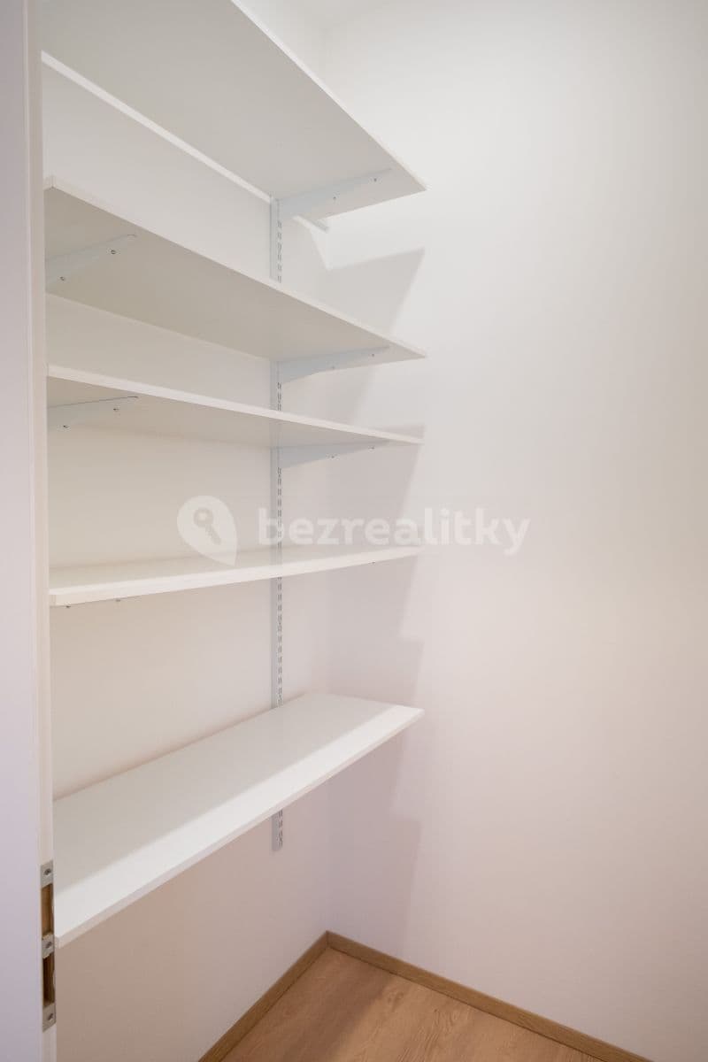 2 bedroom with open-plan kitchen flat to rent, 77 m², Březinova, Prague, Prague 2 bedroom with open-plan kitchen flat to rent, 77 m², Březinova, Prague, Prague