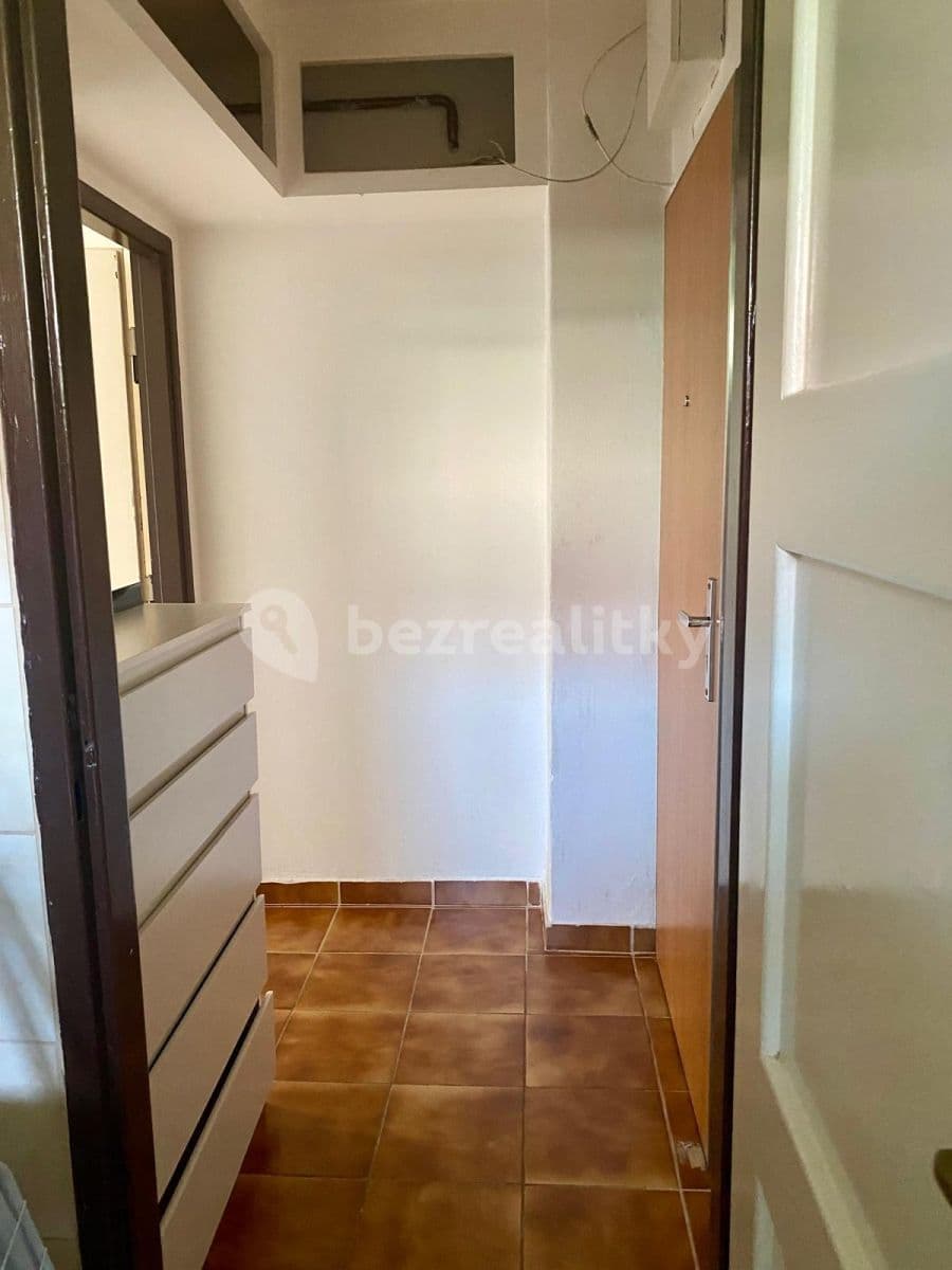 1 bedroom with open-plan kitchen flat to rent, 42 m², Humpolecká, Prague, Prague 1 bedroom with open-plan kitchen flat to rent, 42 m², Humpolecká, Prague, Prague