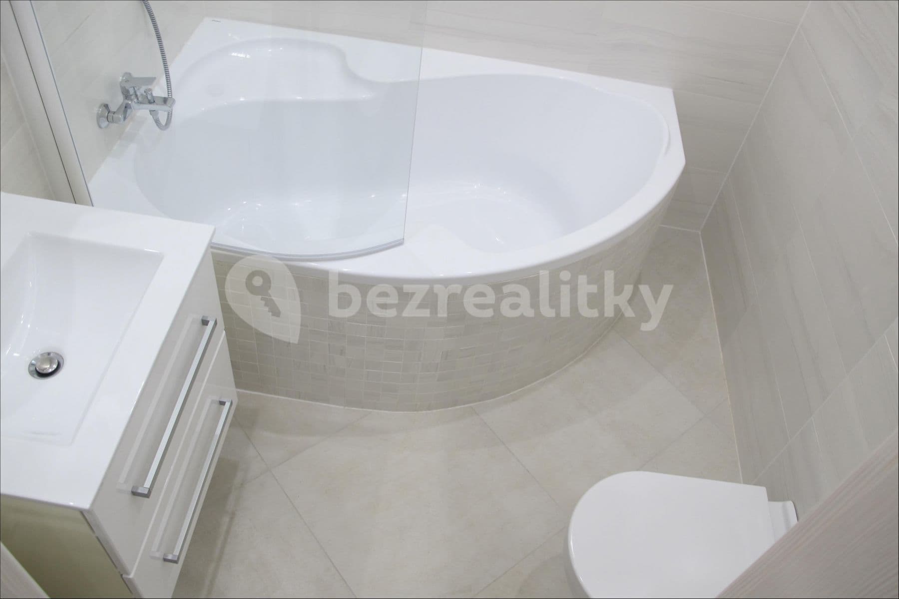 1 bedroom with open-plan kitchen flat to rent, 50 m², Saratovská, Prague, Prague 1 bedroom with open-plan kitchen flat to rent, 50 m², Saratovská, Prague, Prague