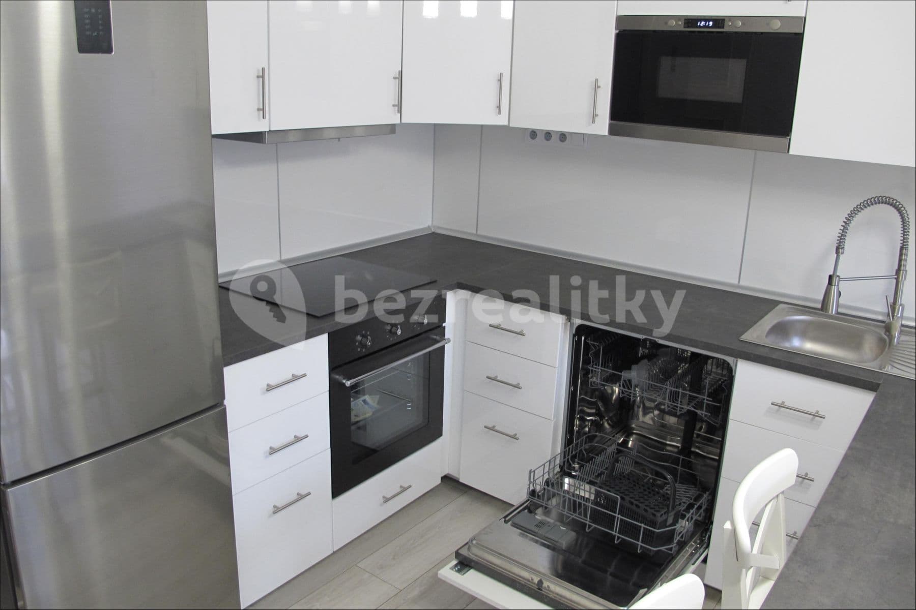 1 bedroom with open-plan kitchen flat to rent, 50 m², Saratovská, Prague, Prague 1 bedroom with open-plan kitchen flat to rent, 50 m², Saratovská, Prague, Prague