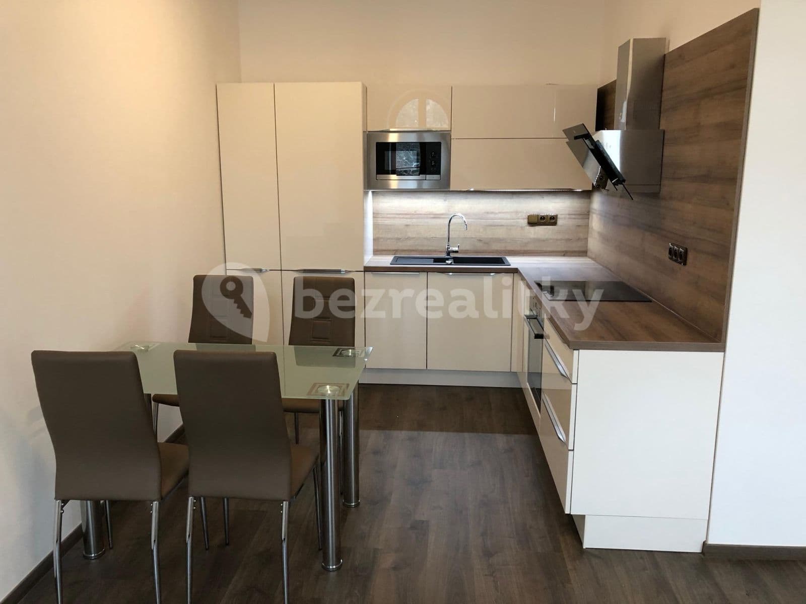 1 bedroom with open-plan kitchen flat to rent, 53 m², Jičínská, Mladá Boleslav, Středočeský Region 1 bedroom with open-plan kitchen flat to rent, 53 m², Jičínská, Mladá Boleslav, Středočeský Region