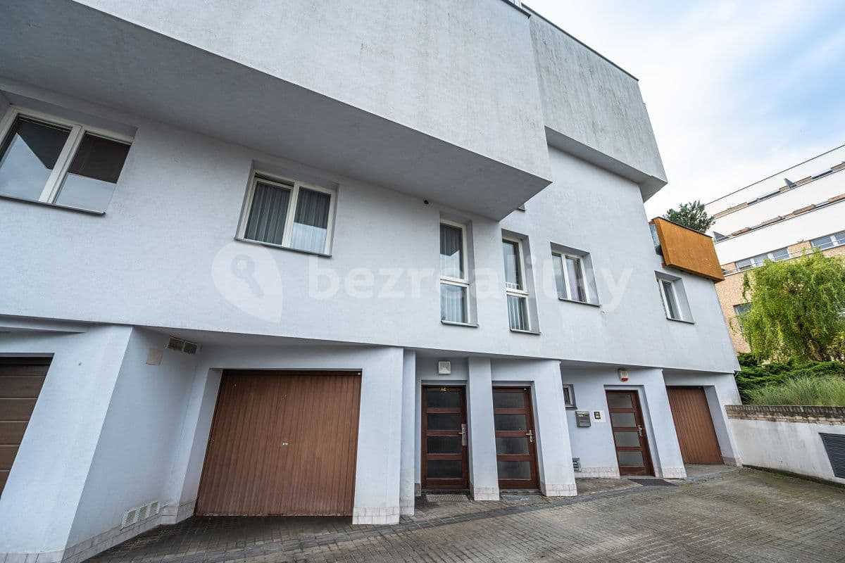 1 bedroom with open-plan kitchen flat to rent, 56 m², Klausova, Prague, Prague 1 bedroom with open-plan kitchen flat to rent, 56 m², Klausova, Prague, Prague