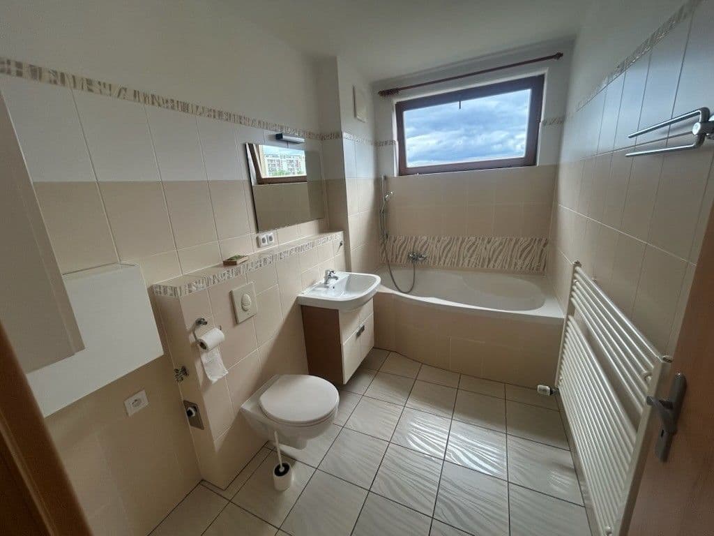 2 bedroom with open-plan kitchen flat to rent, 78 m², Lipovská, Prague, Prague 2 bedroom with open-plan kitchen flat to rent, 78 m², Lipovská, Prague, Prague