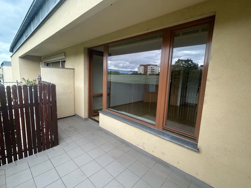 2 bedroom with open-plan kitchen flat to rent, 78 m², Lipovská, Prague, Prague 2 bedroom with open-plan kitchen flat to rent, 78 m², Lipovská, Prague, Prague