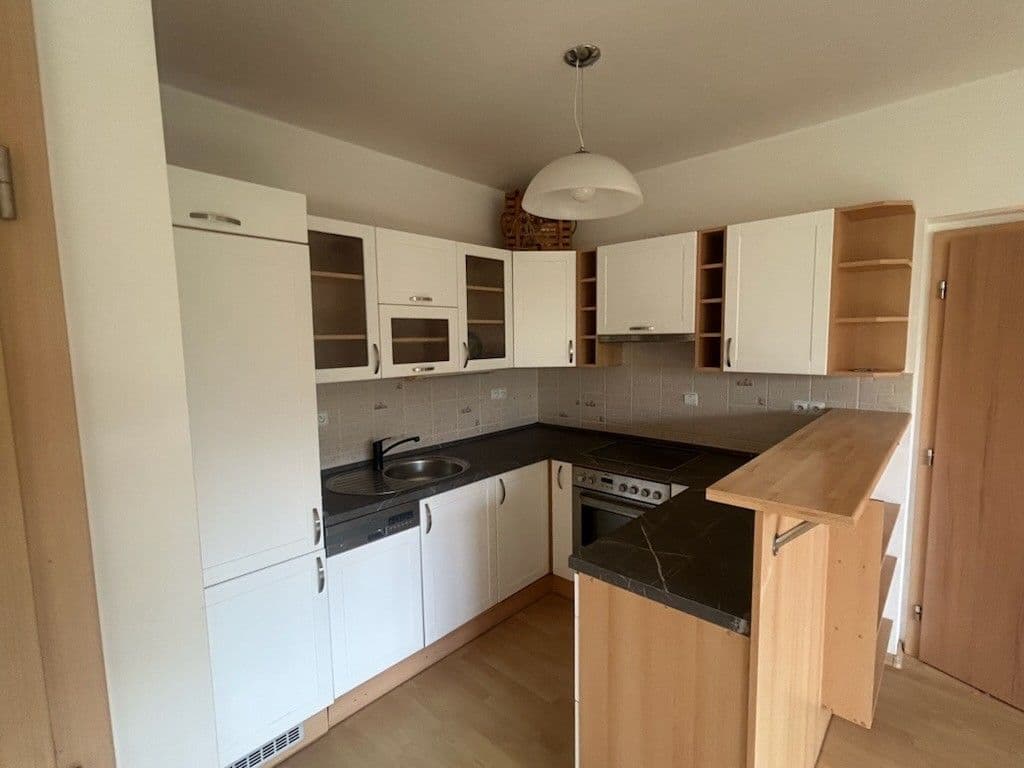 2 bedroom with open-plan kitchen flat to rent, 78 m², Lipovská, Prague, Prague 2 bedroom with open-plan kitchen flat to rent, 78 m², Lipovská, Prague, Prague