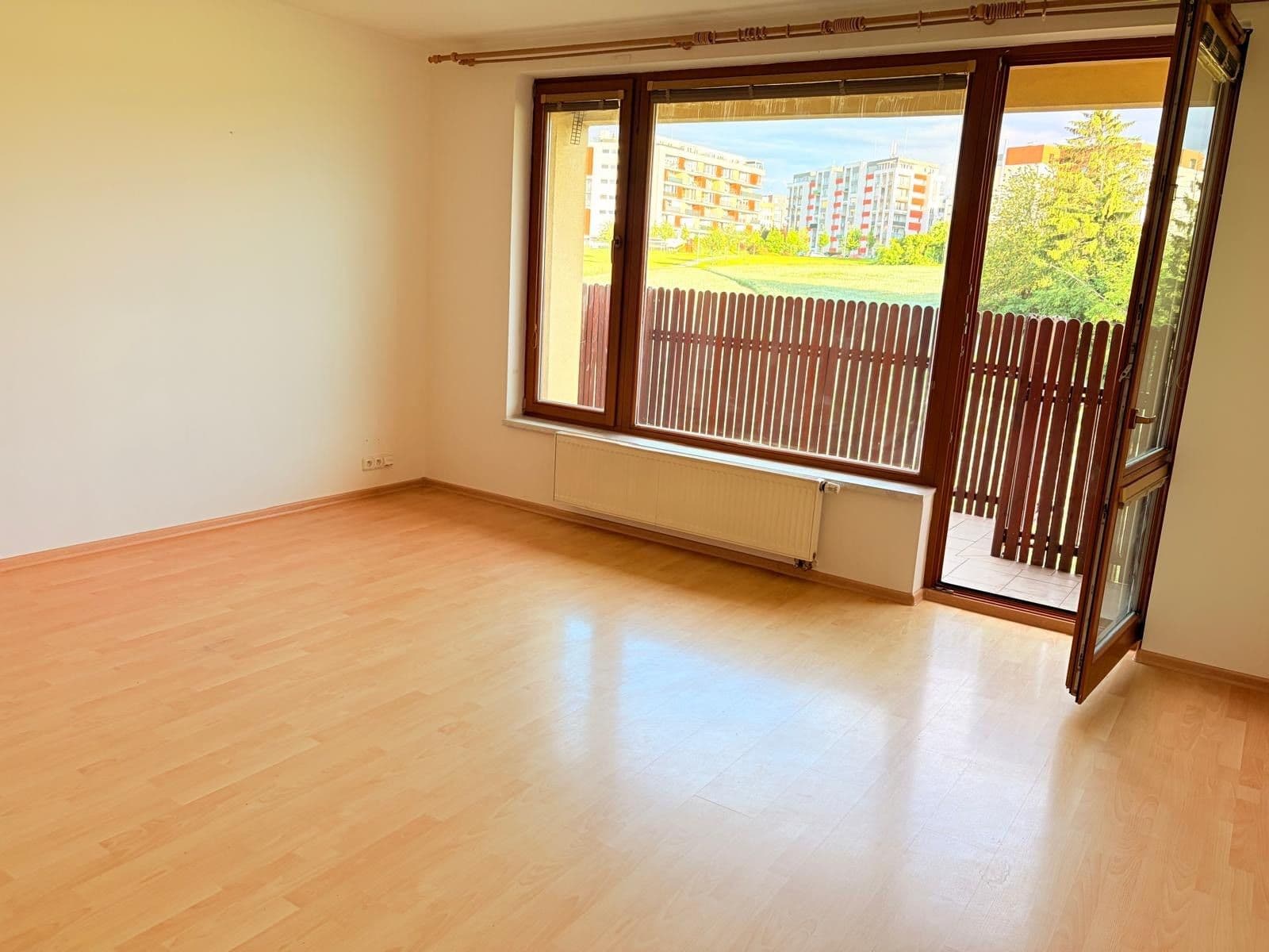 2 bedroom with open-plan kitchen flat to rent, 78 m², Lipovská, Prague, Prague 2 bedroom with open-plan kitchen flat to rent, 78 m², Lipovská, Prague, Prague
