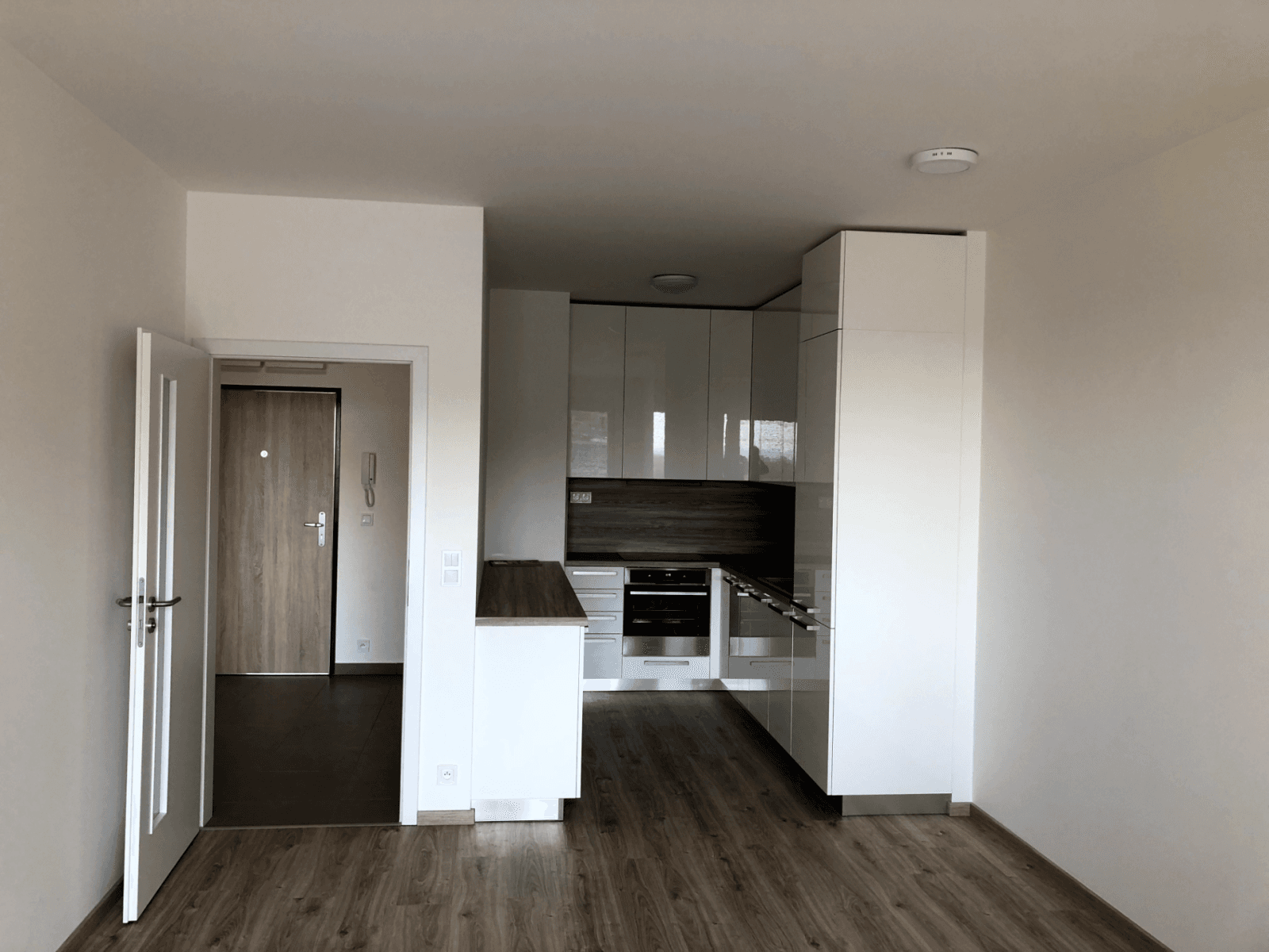 1 bedroom with open-plan kitchen flat to rent, 65 m², Granitova, Prague, Prague 1 bedroom with open-plan kitchen flat to rent, 65 m², Granitova, Prague, Prague