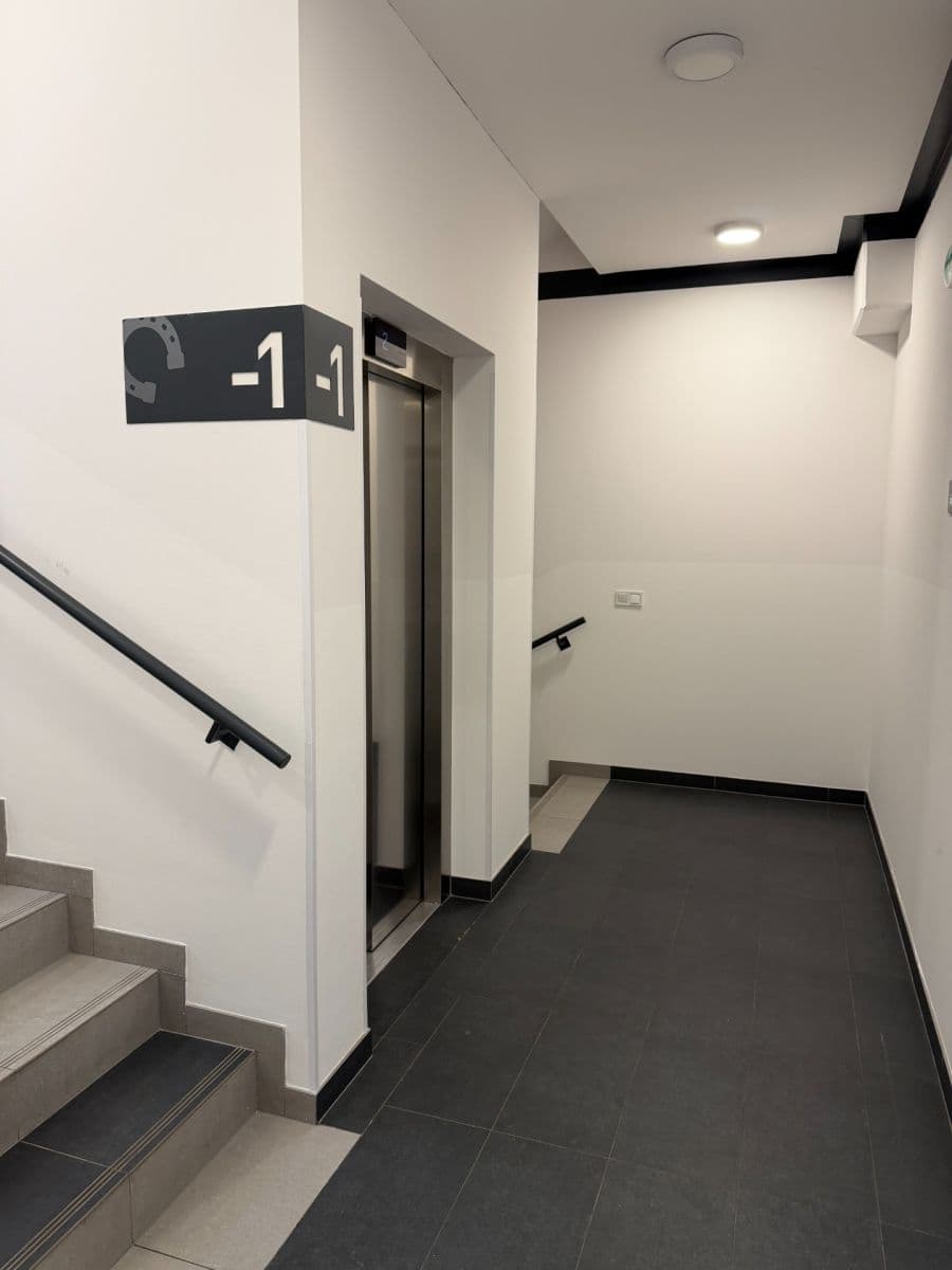 1 bedroom with open-plan kitchen flat to rent, 65 m², Granitova, Prague, Prague 1 bedroom with open-plan kitchen flat to rent, 65 m², Granitova, Prague, Prague