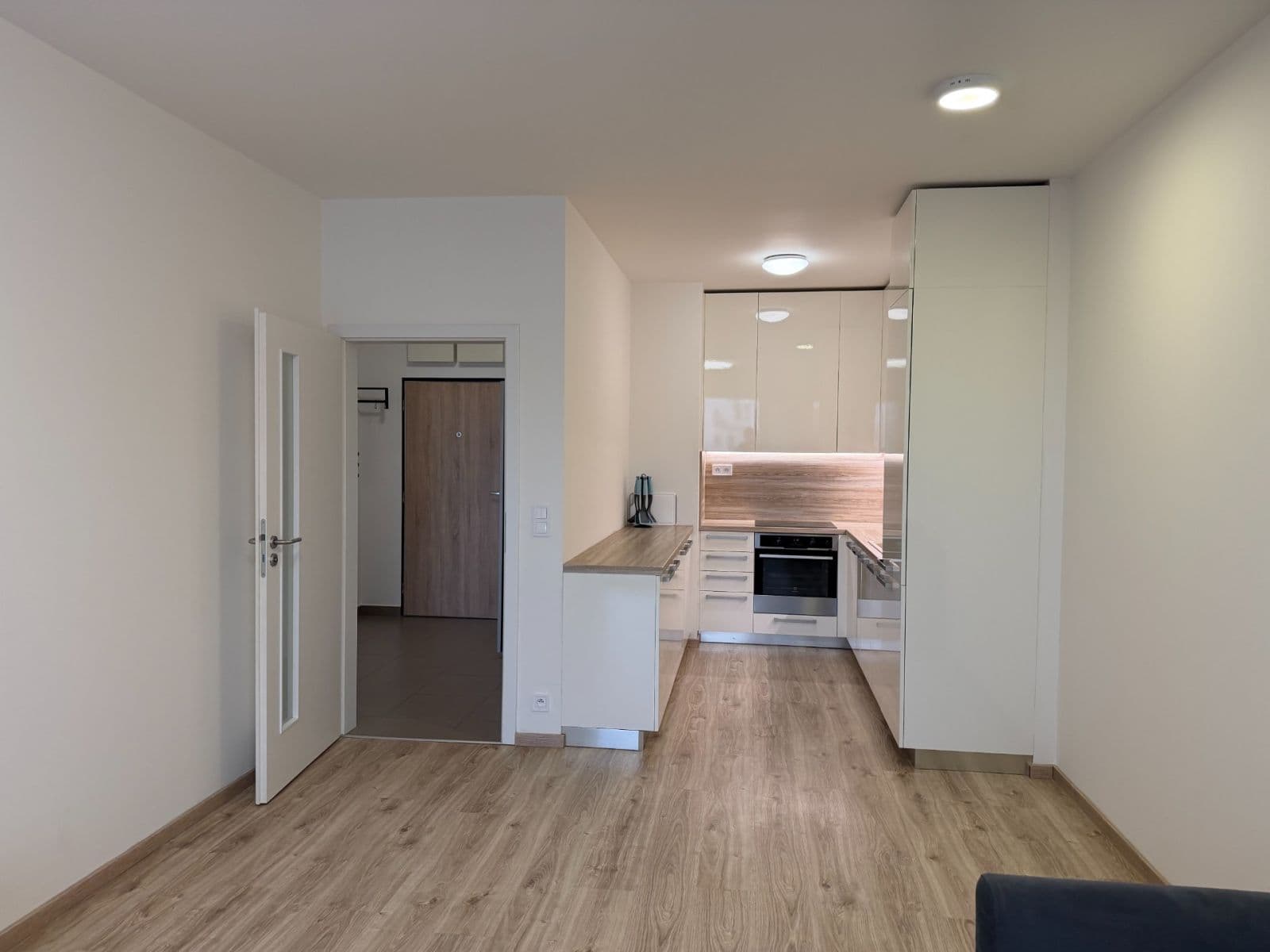 1 bedroom with open-plan kitchen flat to rent, 65 m², Granitova, Prague, Prague 1 bedroom with open-plan kitchen flat to rent, 65 m², Granitova, Prague, Prague