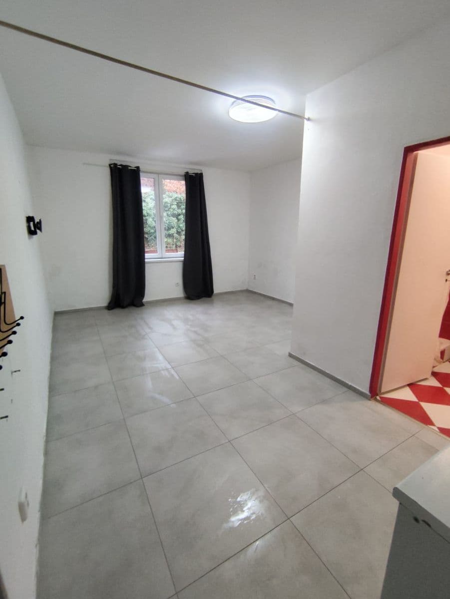 Small studio flat to rent, 21 m², Lidická, Kladno, Středočeský Region Small studio flat to rent, 21 m², Lidická, Kladno, Středočeský Region