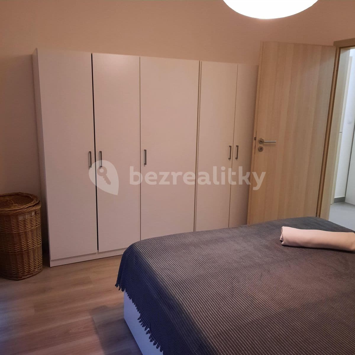 1 bedroom with open-plan kitchen flat to rent, 57 m², Sazovická, Prague, Prague 1 bedroom with open-plan kitchen flat to rent, 57 m², Sazovická, Prague, Prague