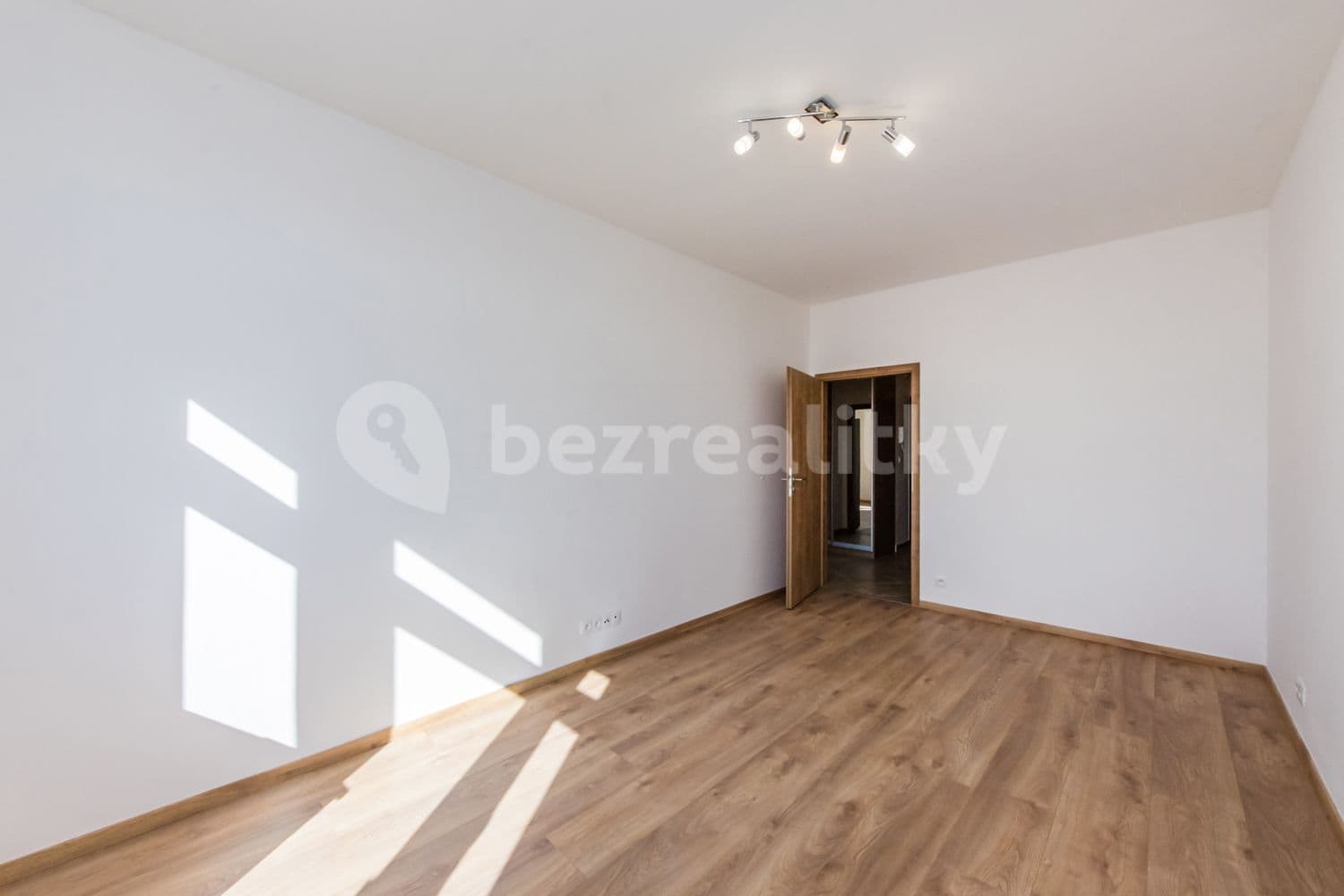 1 bedroom with open-plan kitchen flat to rent, 42 m², Bulharská, Prague, Prague 1 bedroom with open-plan kitchen flat to rent, 42 m², Bulharská, Prague, Prague