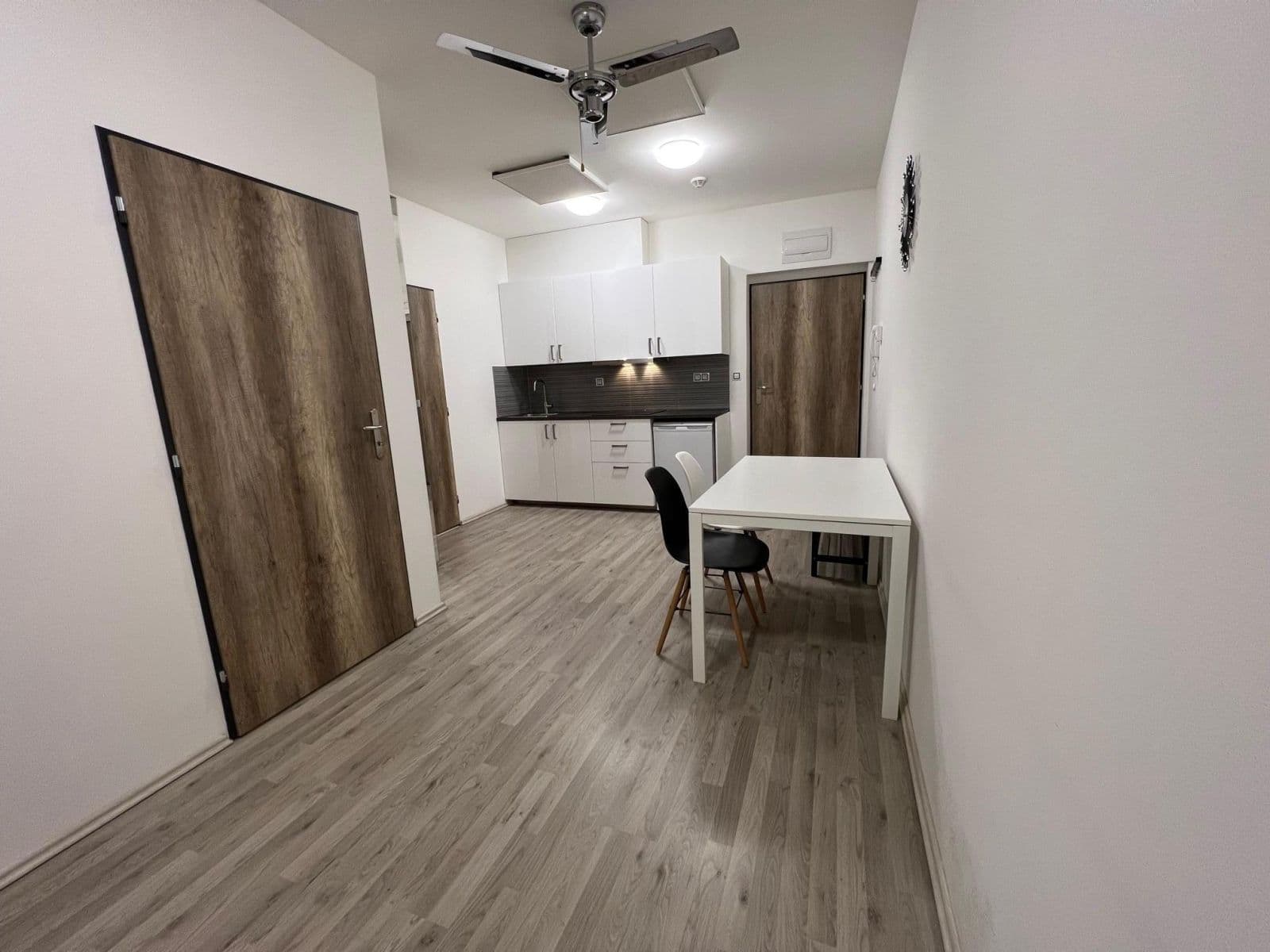 1 bedroom with open-plan kitchen flat to rent, 33 m², Bělohorská, Brno, Jihomoravský Region 1 bedroom with open-plan kitchen flat to rent, 33 m², Bělohorská, Brno, Jihomoravský Region