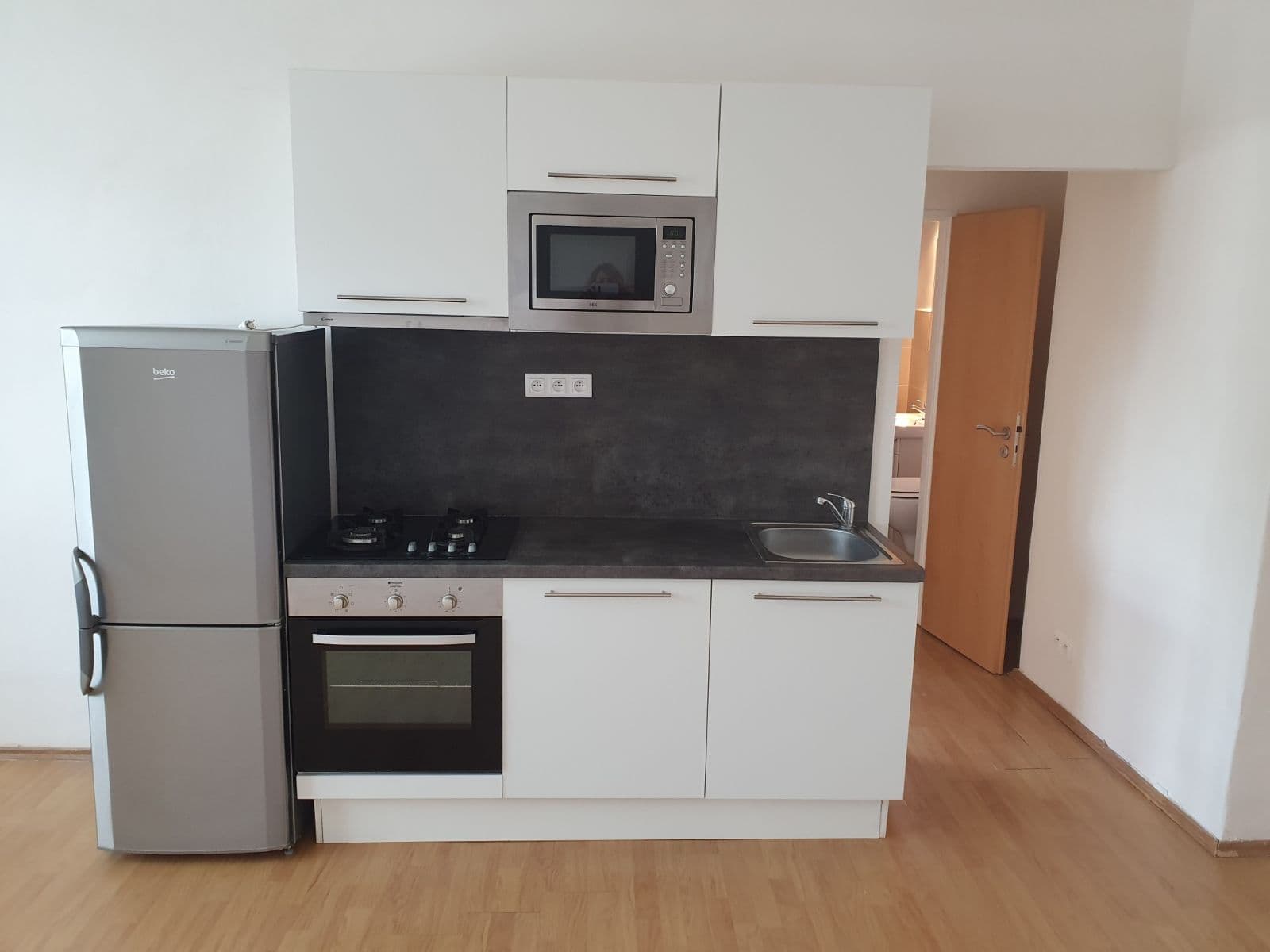 1 bedroom with open-plan kitchen flat to rent, 58 m², Baarova, Prague, Prague 1 bedroom with open-plan kitchen flat to rent, 58 m², Baarova, Prague, Prague